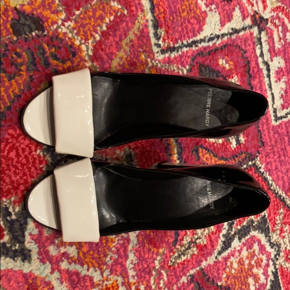 Black and white peep toe heels